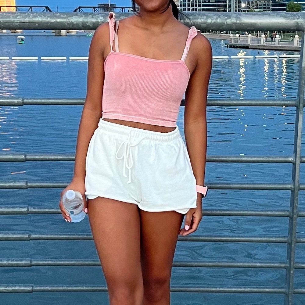 pink stretchy top